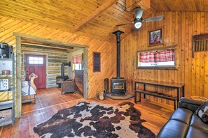 Living Room | Free WiFi | Sleeper Sofa