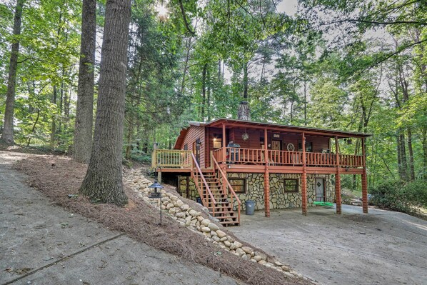 Blue Ridge Vacation Rental | 1,536 Sq Ft | 3BR | 2BA | Step-Free Entry