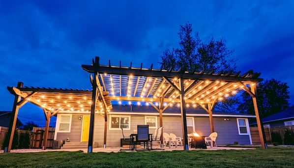 409 sq ft Pergola! Fire pit! Outdoor dining! Lights!