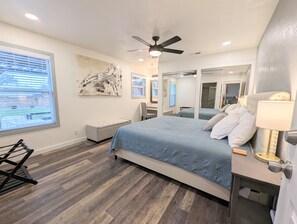 Wildly Comfortable King Suite! (medium-firm memory foam mattress)