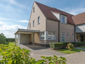 Plant, Sky, Building, Property, Window, Cloud, House, Land Lot, Cottage, Grass