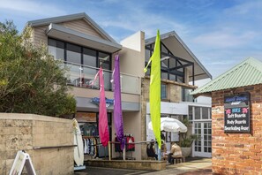 Located above the beautiful Lagoon Yallingup Kiosk and Restaurant, climb the short staircase to your spacious hideaway.