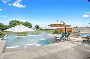 Custom in pool mist/California Room! Ping Pong!