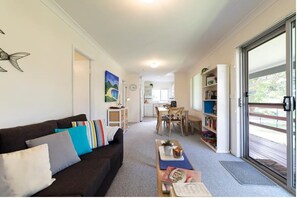 Open plan loving and dining room