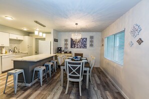 Open spacious dining, breakfast bar and kitchen to keep everyone together