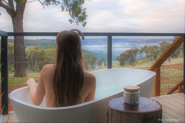 Outdoor spa tub