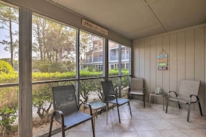 Screened Porch | 1st-Floor Condo | Access to Community Pool & Tennis Courts