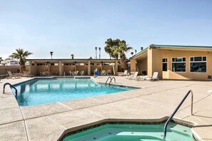 Community Amenities | Pool