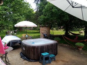 Bain à remous extérieur