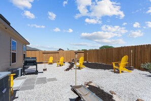 Unwind by the fire pit with your crew, surrounded by open skies and ranch views—perfect for storytelling and s’mores.