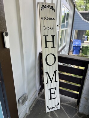 Welcome Home sign