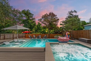 Private gas heated pool and hot tub that can maintain warm temps in the winter
