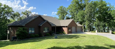 Beautiful 4,000 sq ft brick house beside Kentucky Lake