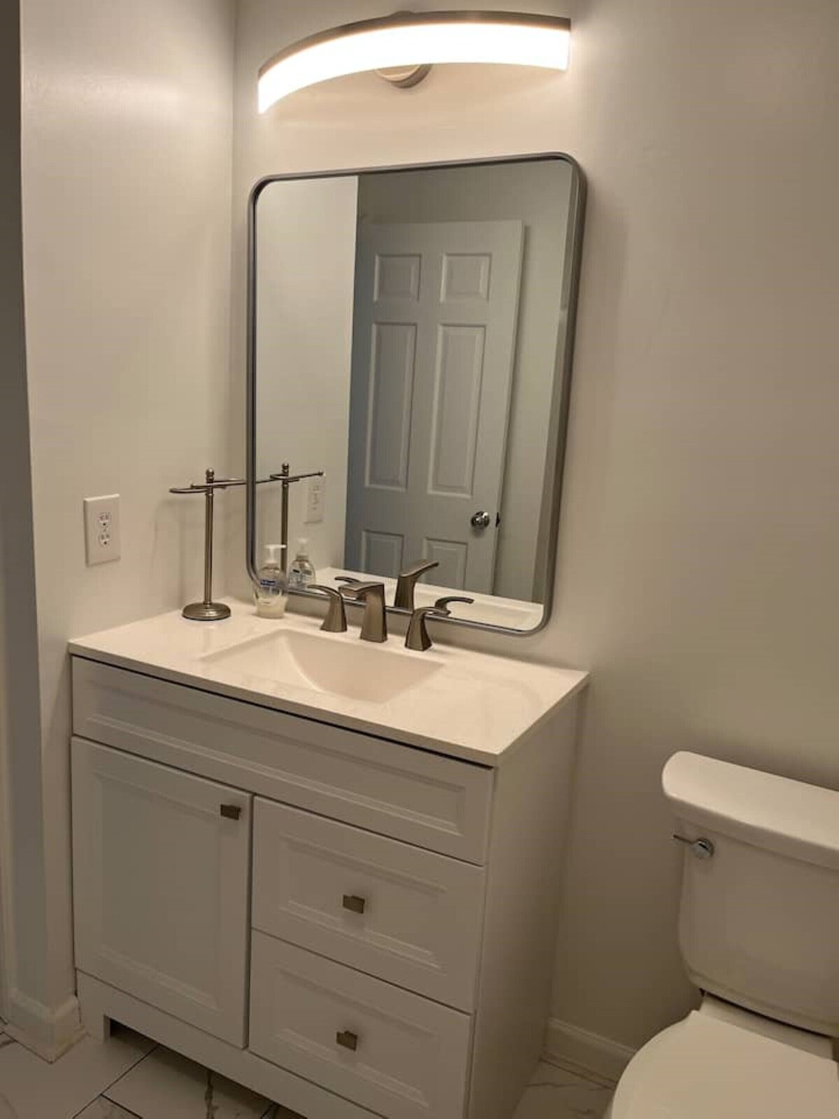 Newly Renovated 2 Bed Condo mins from Downtown!