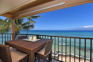 Views, views everywhere. Both Island of Lanai and Molokai right in front of you!