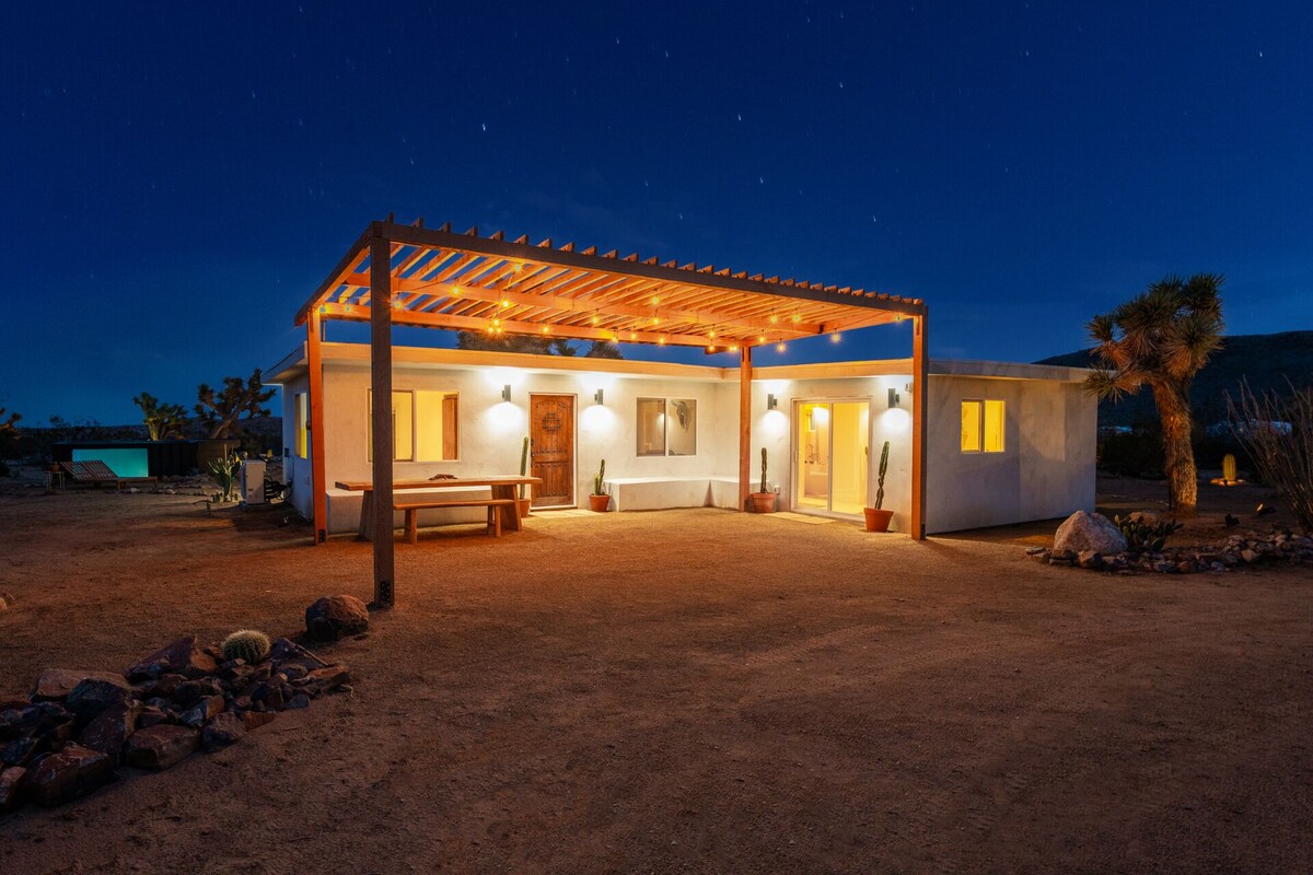Sun Dream ~ Airy Designer Desert Home w/ See Through Glass Pool