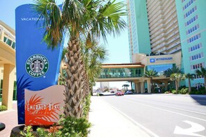 Starbucks on site 