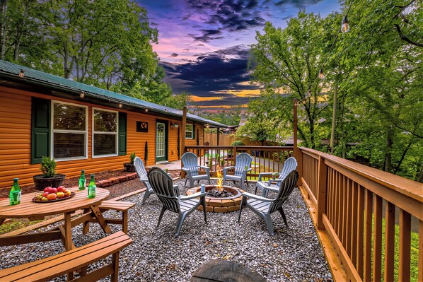 Fire Pit-BBQ area