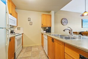 Flooring, Indoors, Room, Kitchen, Floor