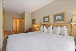 Bedroom, Room, Indoors, Bed, Furniture