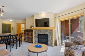 Chair, Furniture, Living Room, Indoors, Room