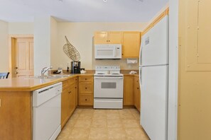 Room, Indoors, Kitchen, Microwave, Oven
