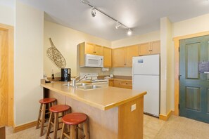 Furniture, Room, Indoors, Kitchen, Refrigerator