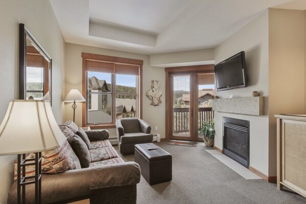 Furniture, Living Room, Indoors, Room, Screen