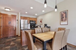 Chair, Furniture, Flooring, Indoors, Room