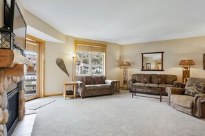 Living Room, Room, Indoors, Furniture, Flooring