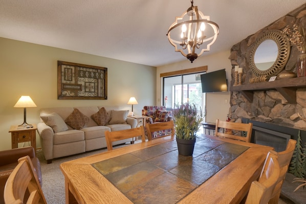 Furniture, Indoors, Living Room, Couch, Table