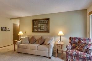 Architecture, Building, Furniture, Indoors, Living Room