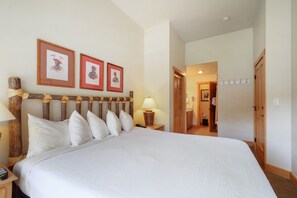 Bedroom, Room, Indoors, Bed, Furniture