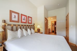 Bedroom, Room, Indoors, Bed, Furniture