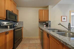 Room, Indoors, Oven, Flooring, Microwave