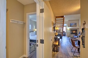 Flooring, Floor, Hardwood, Indoors, Furniture