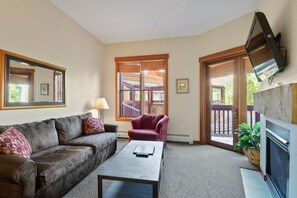 Living Room, Room, Indoors, Couch, Furniture