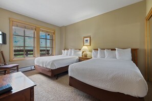 Bedroom,Room,Indoors,Flooring,Chair
