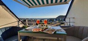 Le bonheur du balcon pour s évader du matin au soir, à lire , manger ou dormir !