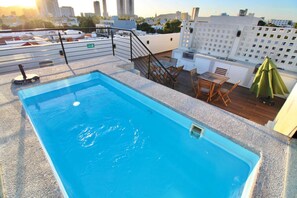 vista a la piscina
