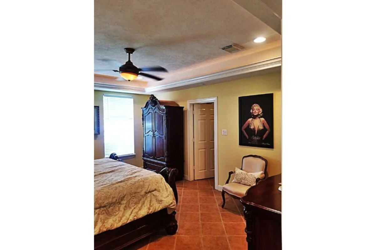 Beautiful waterfront home with gorgeous sunrise views,