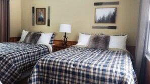 2 Queen Beds with views of Lake Tomahawk