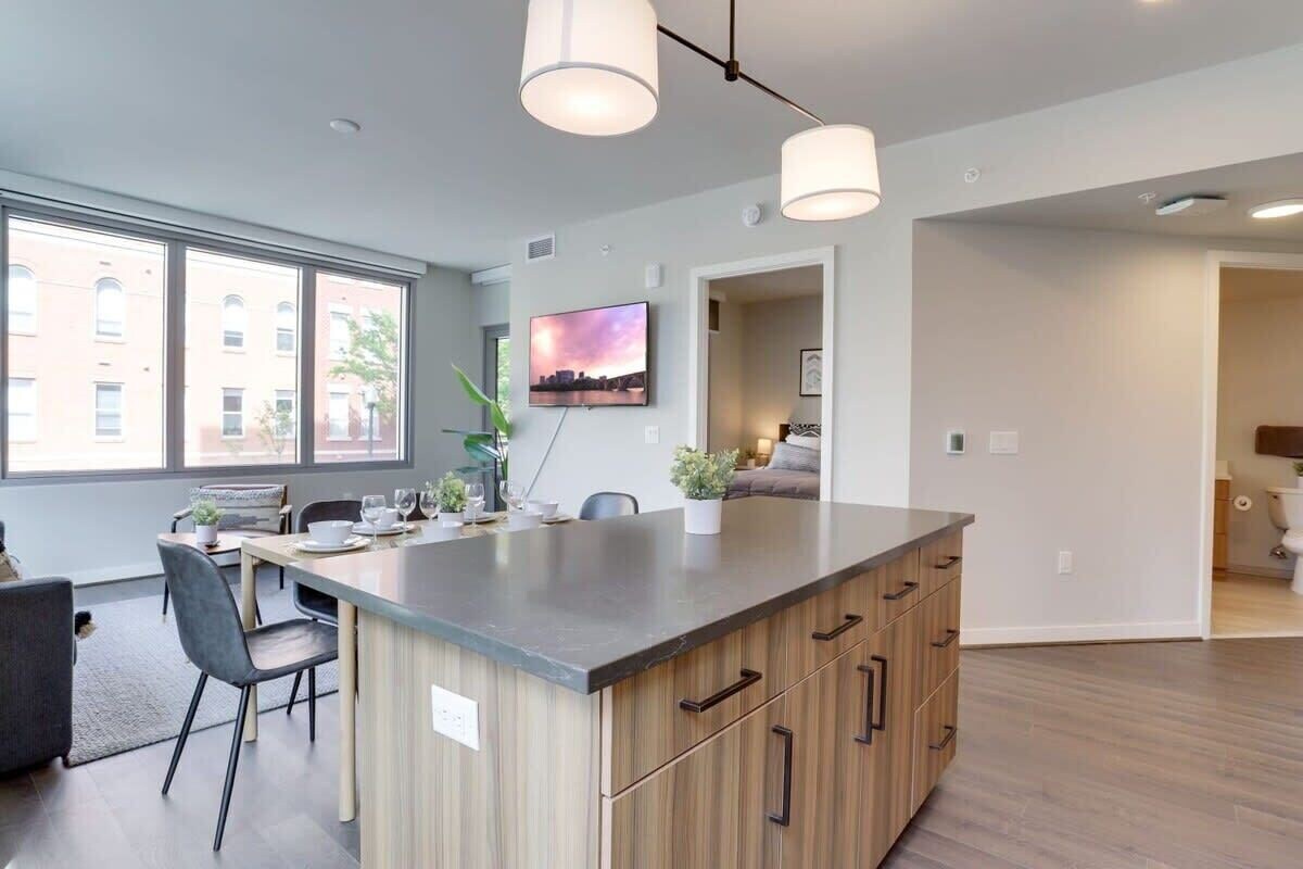 Stylish Condo @Clarendon with Rooftop Views