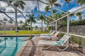 Tropical charm with swim up table and southern exposure. Great reviews