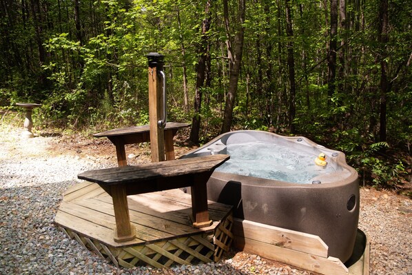 Outdoor spa tub