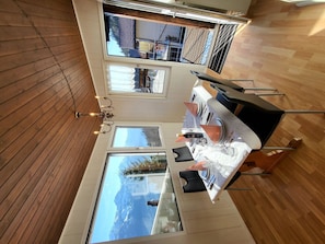 Gebäude, Fenster, Holz, Wasser, Fussboden, Flooring, Materialeigenschaft, Haus, Grundeigentum, Hartholz