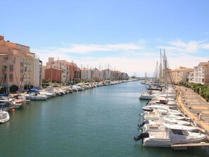 Water, Cloud, Sky, Boat, Building, Watercraft, Property, Body Of Water, Bank
