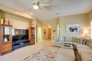Living Area | Central A/C & Heat | Free WiFi | Smart TV | Board Games