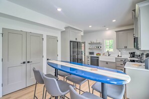 Kitchen & Dining Area