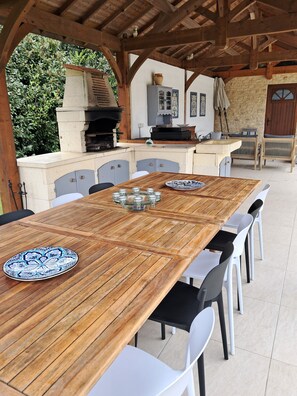 Outdoor dining